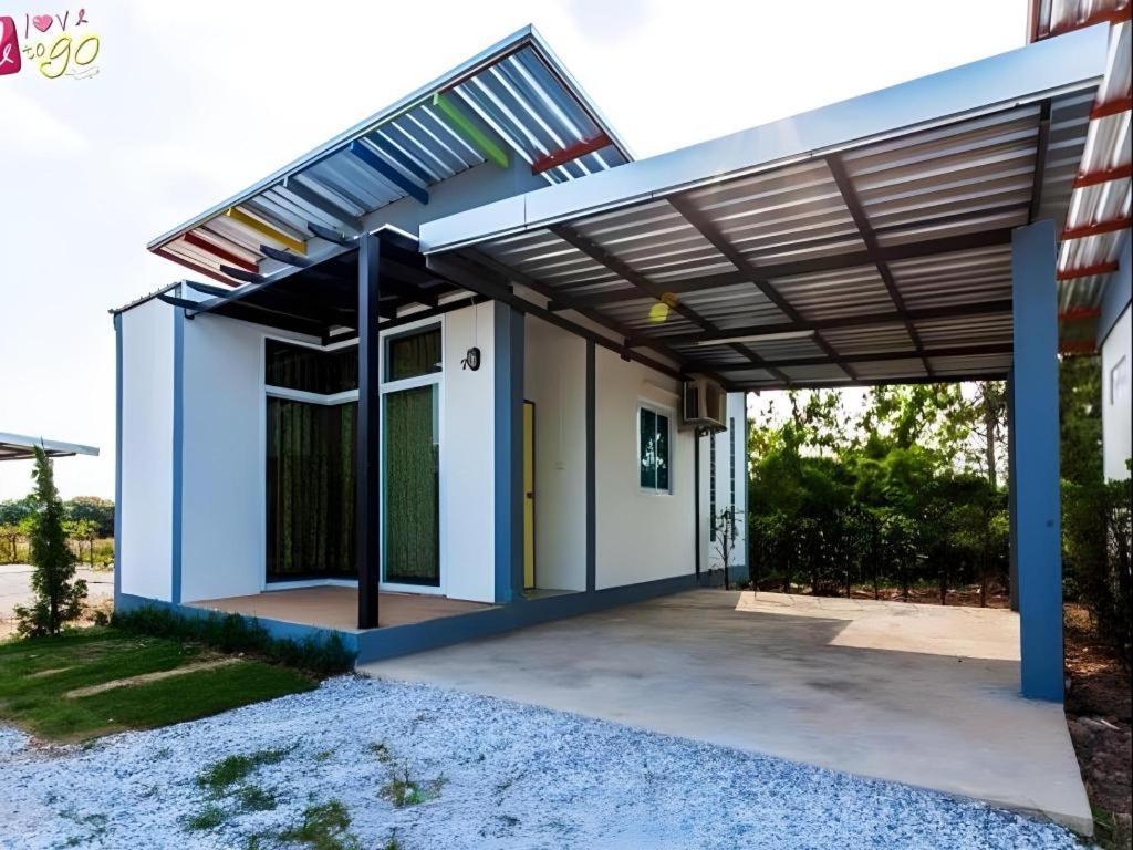 Sixty-Nine Resort Nakhon Phanom Exterior photo